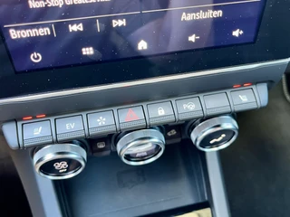 Renault Arkana 1.6 E-Tech Full Hybrid 145 E-Tech Engineered | Stoel+Stuurverwarming | (IACC) Intelligent Adaptive Cruise Control | Dodehoek | Draadloze Telefoonlader | Easy Park Assist | Navigatie | Climate Control | Reservewiel | Apple CarPlay/Androi / 30