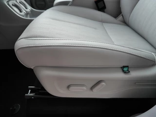 Leapmotor B10 Design ProMax 67.1 kWh | Licht interieur kleur | Navigatie | Rondom camera | 18inch Velgen | Elektrisch bedienbare achterklep | Panoramdak | Stoel verwarming en ventilatie | Stuurverwarming | Uit voorraad leverbaar / 12