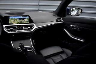 BMW 3 Serie 330e M Sport Individual  | 19'' Wielen | Lederen Bekleding | CarPlay | Audio Media Pack | 1e Eigenaar | / 26