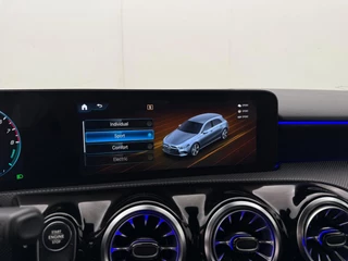 Mercedes-Benz A-klasse 250 e AMG Line | Automaat | Adaptive cruise | Navigatie | Stoelverwarming | Camera / 23