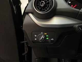 Audi Q2 30 TFSI Epic Navigatie LED Climate Control Parkeersensoren / 22