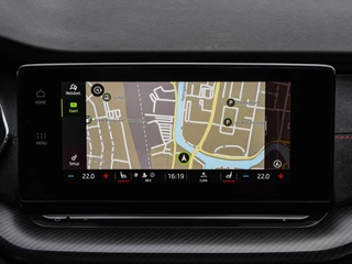 Skoda Octavia Combi 1.4 TSI RS iV PHEV Business 245 PK Panoramadak Matrix LED Camera Sfeerverlichting Stoelverwarming 19" / 24