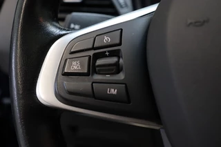 BMW 2 Series Active Tourer 218i Executive Automaat  / Navigatie / Trekhaak / Panoramadak / LED / Achteruitrijcamera / Climate Control / Parkeersensoren voor+achter / Cruise Control / Bluetooth / 28