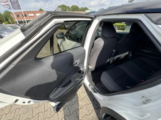 Toyota C-HR 2.0 PLUG-IN HYBRID 220 FIRST EDITION STOEL/STUURVERW BLIND-SPOT PARK-SENSOREN NAVI APPLE/ANDROID EL-ACHTERKLEP 18" LM-VELGEN / 14