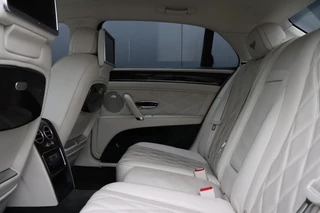 Bentley Flying Spur 6.0 W12 | LEDER | SCHUIFDAK | KERAMISCH | NAIM SOUNDSYSTEM | ENTERTAINMENT ACHTERIN | STOELVERKOELING/VERWARMING | MASSAGE | CAMERA | AIRCO | CRUISE | NAVI | / 47
