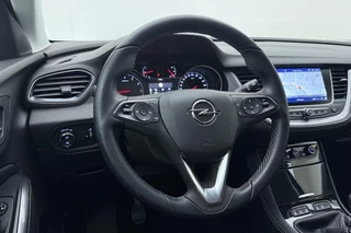 Opel Grandland X 1.2 Turbo Business Executive | Electrische achterklep | Navigatie | Camera | Half lederen bekleding | DAB radio | Apple Carplay | Extra getint glas / 33