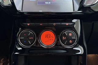Citroen C3 1.2 82pk Exclusive | Zenith voorraam | Parkeersensoren | Cruise Control | Navi | Climate Control | Lichtmetalen velgen / 21