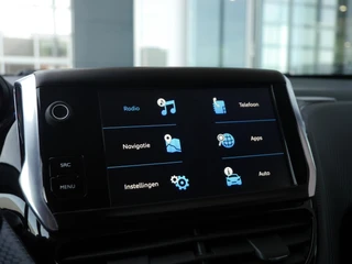 Peugeot 2008 1.2 PureTech Allure 110pk | Extra getint glas | Achteruitrijcamera | Climate control | Apple carplay/Android auto | Lage km.stand | Lichtmetalen velgen | Regensensor / 22