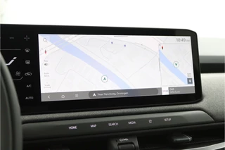 Kia EV3 Plus 81.4 kWh  - Prijs incl. €3.000,- inruilpremie - Stoel/Stuur Verwarming - Climate Control - Draadloze oplader - Navigatie - Fabrieksgarantie tot 06-2033 / 36