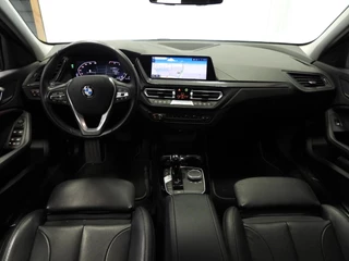 BMW 1-Serie 118i Aut. Intro Sport Line VOL LEER/NAVI/CAMERA/LED/18"LMV! / 6