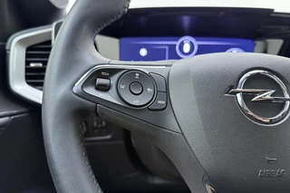Opel Mokka 1.2 Turbo 130pk Ultimate | Climate Control | Adapt. Cruise control | Navi via Apple Carplay/Android Auto | Alcantara bekleding | Massagefunctie | Zwart dak | 18" Lichtmetalen velgen / 20