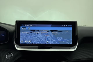 Peugeot e-2008 EV Allure Avantage 54 kWh | Navigatie | Achteruitrijcamera | Adapt. Cruise control | Parkeersensor | Apple Carplay/Android Auto | Lichtmetalen velgen / 25