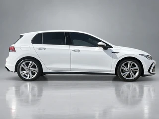 Volkswagen Golf 1.5 eTSI R-Line AUT  | dealer onderh. | panoramadak | stoel-/stuurverw. | keyless | trekhaak | carplay / 5