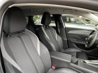 Peugeot 308 SW 1.2T 130pk Automaat Allure | AGR Comfortstoel | Camera voor & achter | Stoelverwarming | Navi | Keyless Entry / 21