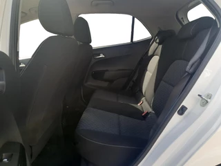 Kia Picanto 1.0 DPI ExecutiveLine | Stoel en stuurverwarming | Navigatie | Camera | Keyless met startknop | Climate control | Cruise control | Getinte ramen achter | / 19