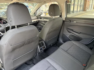Volkswagen Golf Variant TSI 110pk Life Business Achteruitrijcamera | Navi / 31