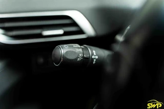 Peugeot 3008 1.2 PureTech Allure | Bi-tone | Navi | Camera | Keyless / 17