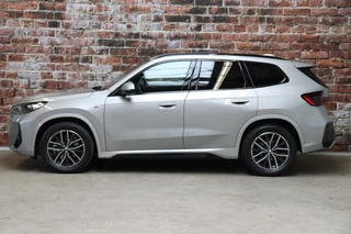 BMW X1 sDrive20i Executive M Sport Pakket Automaat  / Live Cockpit Professional / Shadow Line / Comfort Access / Head-Up Display / Adaptieve LED / 18 Inch / Parking Assistant Plus / Innovation Pack / Elektrisch Verstelbare Voorstoelen / Extra Getint Glas / 7