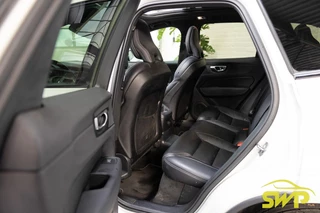 Volvo XC60 2.0 Recharge T8 AWD R-Design | Pano | 20 inch | Stoelventilatie | HUD | Harman Kardon | Memory beide kanten | Camera | ACC | BLIS / 26