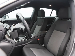 Mercedes-Benz CLA-klasse Shooting Brake 180 Business Solution 136 Pk Automaat | Stoelverwarming | Camera | Cruise Control | CarPlay | Climatronic | 16 Inch | 97.722 Km !! / 8