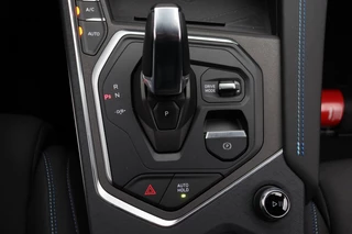 Lynk & Co 01 1.5 261PK Plug-in Hybrid *Zwarte Hemel* 360 Camera Pano/dak Apple/Carplay Adaptive/Cruise / 27