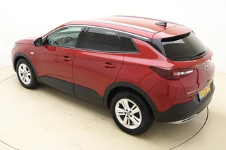 Opel Grandland X 1.2 Turbo Business Executive 130pk | Automaat | Navigatie | Camera | Climate Control | Stoel- Stuurverwarming | Cruise Control | AGR Stoelen / 5