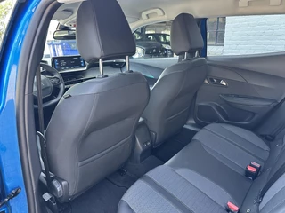 Peugeot 2008 1.2 Turbo 130 PK Allure Pack | Trekhaak 1200 KG | Navigatie | 3D Virtual Cockpit | Stoelverwarming | LED Verlichting | Half Lederen Bekleding | Keyless Start | Climate Control | Cruise Control | 17 Inch Lichtmetalen Velgen | / 29
