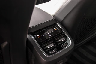 Volvo V90 2.0 B4 Business Pro Inscription| BTW auto | 1e eigenaar | NL auto | 20 inch | Panoramadak | Harman Kardon | BLIS | Stuurverwarming | Stoelverwarming | Head-up | Trekhaak | Cruise control / 18