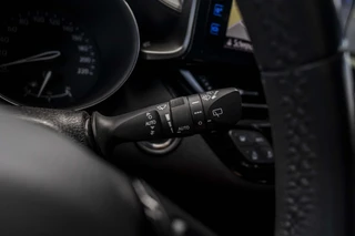 Toyota C-HR 1.2 Urban  | Trekhaak | Camera | NL Auto / 35