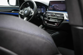 BMW 5-serie 530e xDrive M-Sport | CAMERA | TREKHAAK | DAB | APPLE / 15