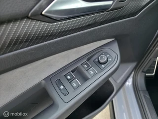 Volkswagen Golf 1.5 eTSI R-Line / Sfeer / Carplay / Camera / 29