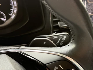 Škoda Karoq 1.5 TSI ACT Business Edition Plus Panoramadak | Camera | Adaptive cruise | Stoelverwarming | Full LED | NL auto | Dealer onderhouden / 22
