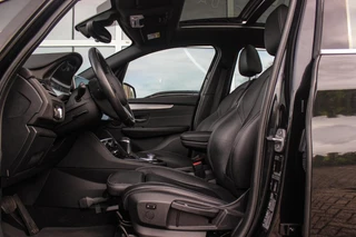 BMW 2-serie Active Tourer 225xe Luxury | Driving Assistant Plus | Panoramadak | Fileassistent | Active Cruise control | Head-up | HiFi audio | Sportstoelen | Rijstrooksensor | Keyless entry / 14