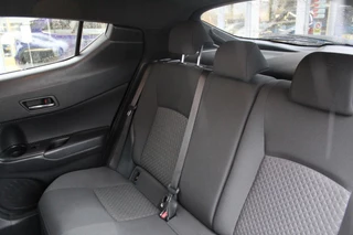 Toyota C-HR 1.8 HYBRID DYNAMIC ALL-SEASON BANDEN STOELVERW. DODEHOEKDETECTIE KEYLESS LED KOPLAMPEN PARK.SENSOREN V+A / 30