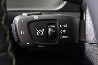 Peugeot 208 1.2 Hybrid 110 e-DCS6 GT Camera Keyless LED Apple CarPlay / 28