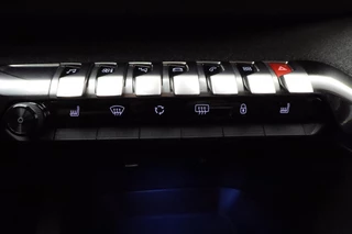 Peugeot 3008 1.2 PureTech Crossway 130 PK | Navigatie | Camera | Climate contro| Keyless | Lichtmetalen velgen | Extra getint glas | Cruise control / 26