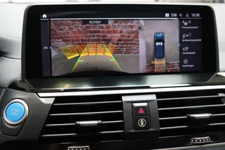BMW iX3 High Executive 80 kWh Automaat  / Driving Assistant Professional / SOH 97% / Live Cockpit Professional / Trekhaak / Panoramadak / Adaptief Onderstel / Leder / Harman Kardon / Shadow Line / Head-Up Display / Adaptieve LED-koplampen / DAB / 20 Inch / 25