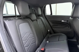 Jeep Avenger Summit 54 kWh | Navigatie | DEMO | 8 jaar speciale garantie | Electrische achterklep | Camera | Stoel- en stuurverwarming | Climate control / 16
