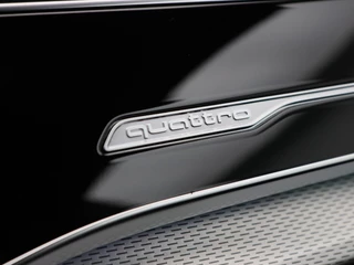 Audi Q8 60 TFSi e 490 Pk quattro S-Line Competition | Matrix Laser LED | Vierwielbesturing | B&O Audio | Valcona Leder | 22 Inch | Trekhaak | Head-Up | 20.328 Km!! / 40
