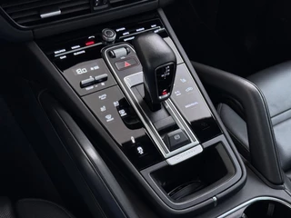 Porsche Cayenne 3.0 E-Hybrid Platinum Edition SOH 100%! 340kw | MEM. SEATS | Luchtvering | pano | stoelverwarming + verkoeling | 360 camera | Bose | sportchrono | mega knappe auto! | incl 12 mnd Bovag garantie | / 44