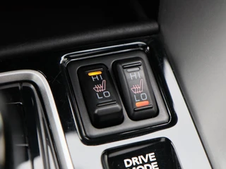 Mitsubishi Eclipse Cross 2.4 PHEV Prestige | Stoelverwarming | Camera | Panoramadak | Climatronic | Navigatie | CarPlay | 19 inch | 86.363 Km !! / 33