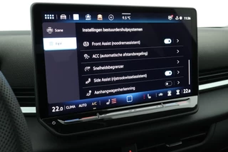 Volkswagen T-Roc 1.5 eTsi 150pk DSG R-Line First Edition Trekhaak Camera Keyless Stoelverwarming Virtual Cockpit Carplay / 25