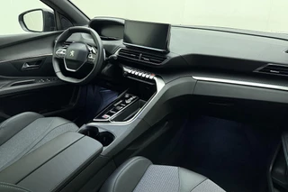Peugeot 3008 1.2 Hybrid 136 Allure | DEMO | Elektr. achterklep | Navigatie | Achteruitrijcamera | Climate Control | Half lederen bekleding | Keyless Entry / 17
