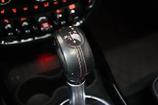 MINI Clubman Cooper S Chili Serious Business Automaat / Navigatiesysteem Professional / Panoramadak / Trekhaak / Leder / 19 Inch / Driving Assistant / Lichtpakket / Achteruitrijcamera / Climate Control / Harman Kardon / Stoelverwarming / 22