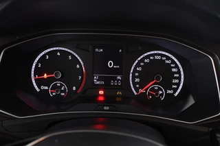 Volkswagen T-Roc 1.5 TSI Sport  150PK, Automaat, Apple carplay, Climate, / 17