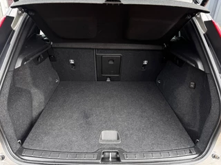 Volvo XC40 1.5 T5 Recharge R-Design NL-auto | Schuif- Kanteldak | H&K | Trekhaak | Stoelverwarming | Memory | Adaptive Cruise / 32
