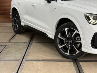 Audi Q3 45 TFSI e S line | 245 PK | Virtual Cockpit Plus | Camera | Black Optics | Leder | 2022 / 45