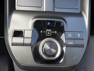 Toyota C-HR+ First Edition 77 kWh NIEUW DIRECT LEVERBAAR! STOEL/STUURVERW 20'' LM-VELGEN BLIND SPOT EL-ACHTERKLEP WARMTEPOMP NAVI PARK-SENSOREN CAMERA CLIMA APPLE/ANDROID / 24