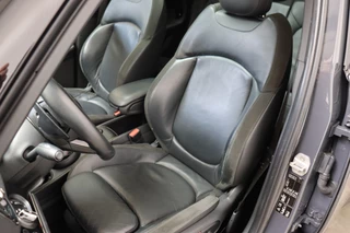 MINI Countryman John Cooper Works ALL4 Chili Automaat  / Navigatiesysteem Plus / Leder / Panoramadak / Harman Kardon / Stoelverwarming / Achteruitrijcamera / 19 Inch / Sportstoelen / Parkeersensoren voor+achter / Climate Control / Head-Up Display / 13