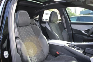 Peugeot e-3008 GT Avantage 210 73 kWh Panoramadak / 2+6 Jaar Garantie / 8
